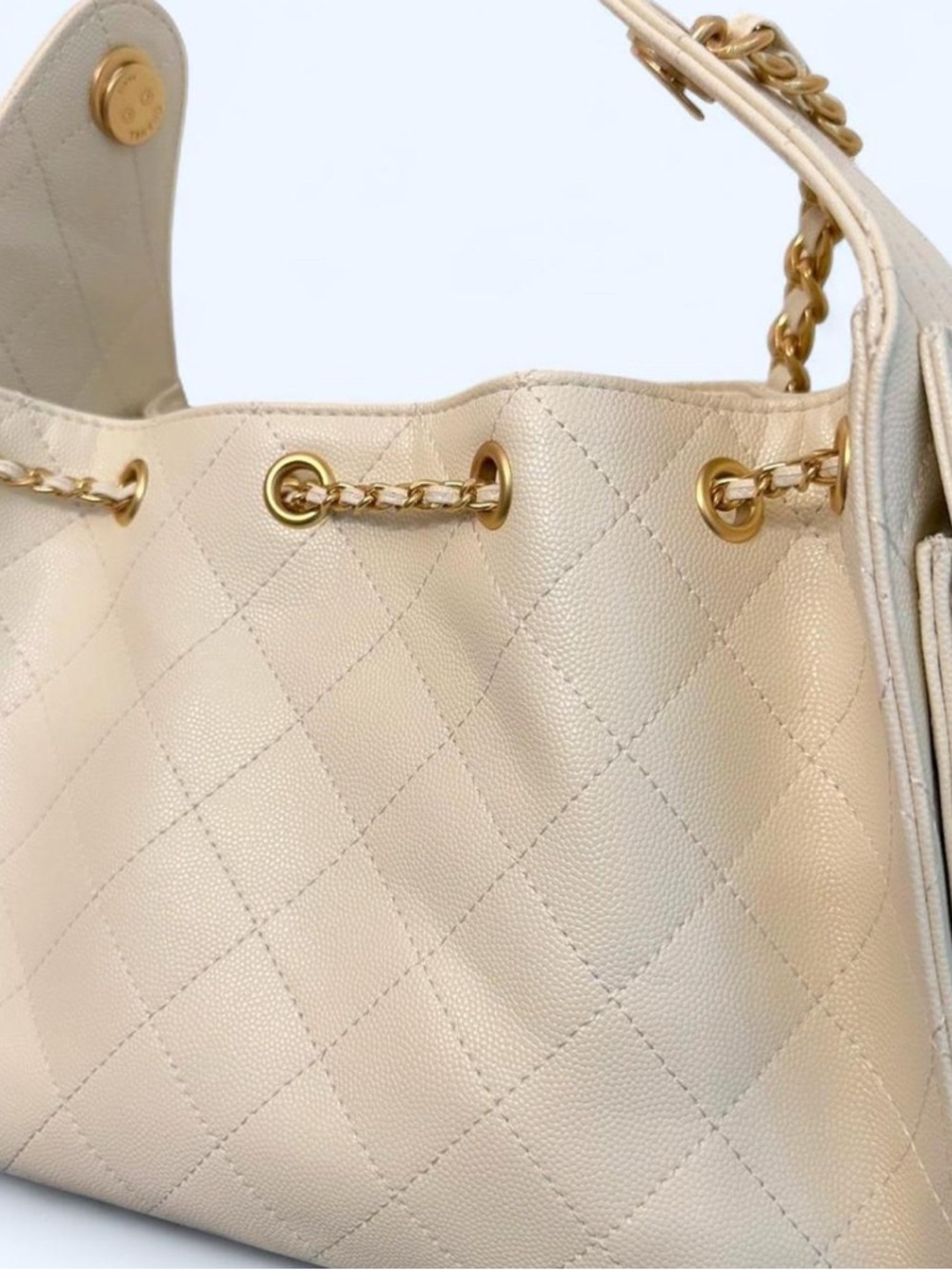Quilted Cream Shoulder Bag with Gold Chain
